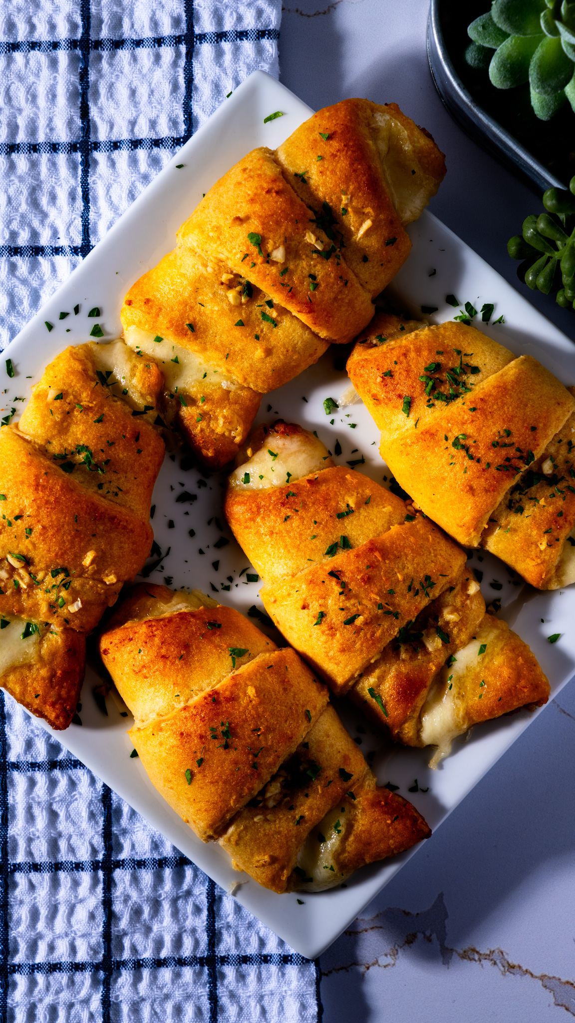Cheesy Garlic Crescent Rolls